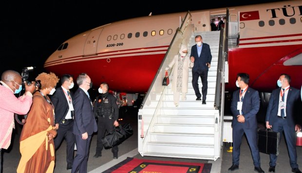 http://www.lea.co.ao/images/noticias/Recep Erdogan, chegando em angola.jpg
